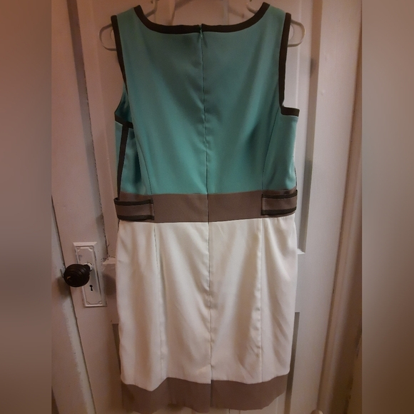 Roz & Ali Asymmetrical Dress in Teal and White - Picture 11 of 11